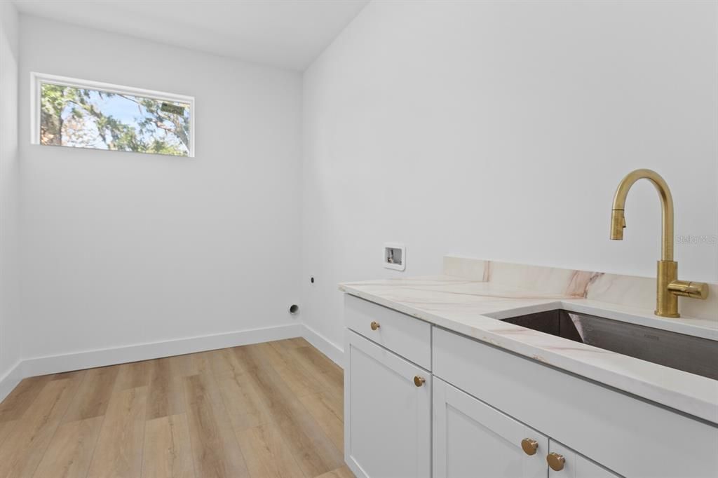 En Venta: $1,898,000 (7 camas, 5 baños, 6167 Pies cuadrados)