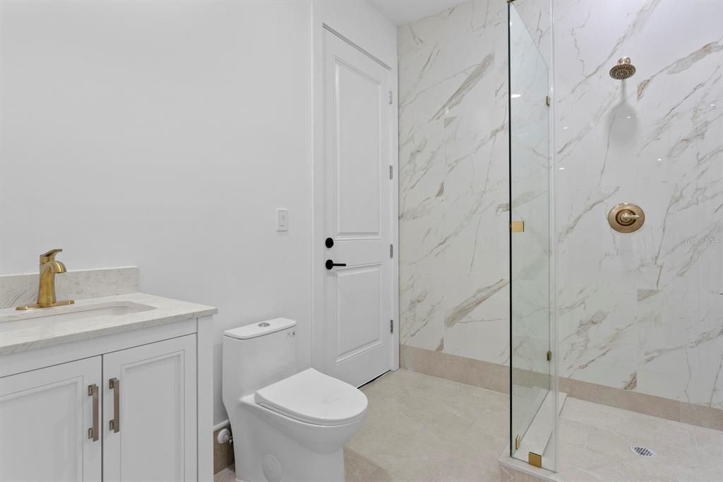 En Venta: $1,898,000 (7 camas, 5 baños, 6167 Pies cuadrados)