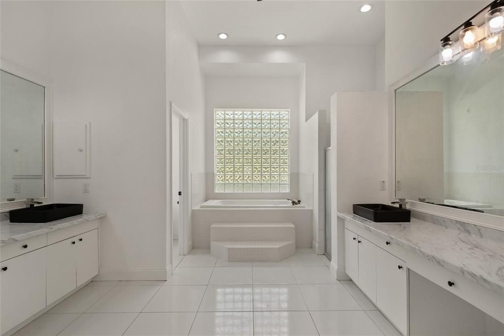 En Venta: $999,997 (4 camas, 3 baños, 3210 Pies cuadrados)