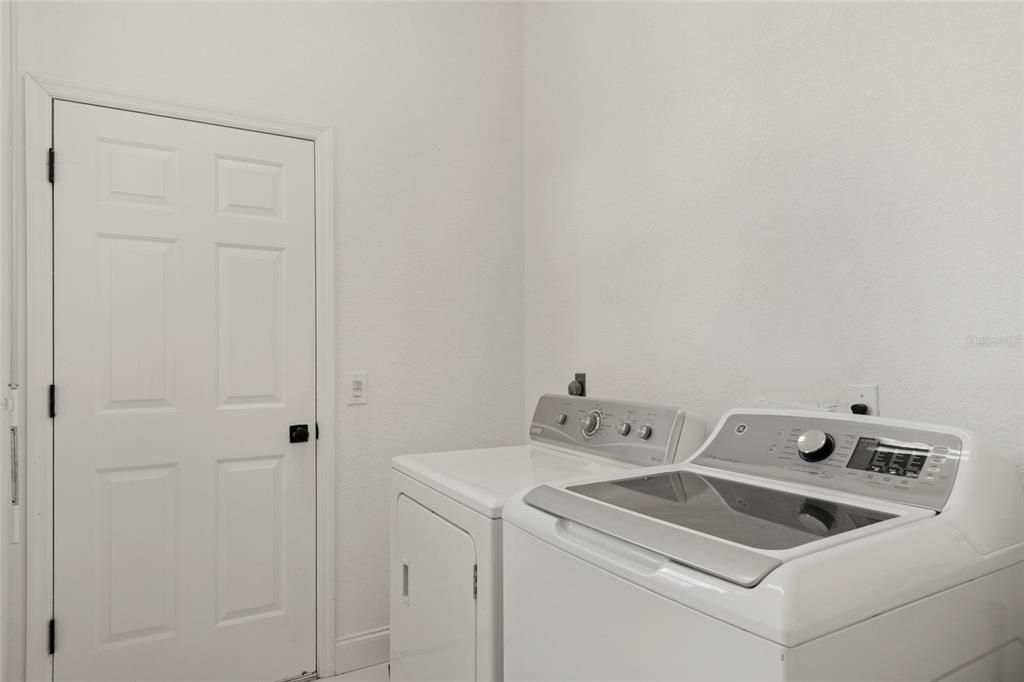 En Venta: $999,997 (4 camas, 3 baños, 3210 Pies cuadrados)