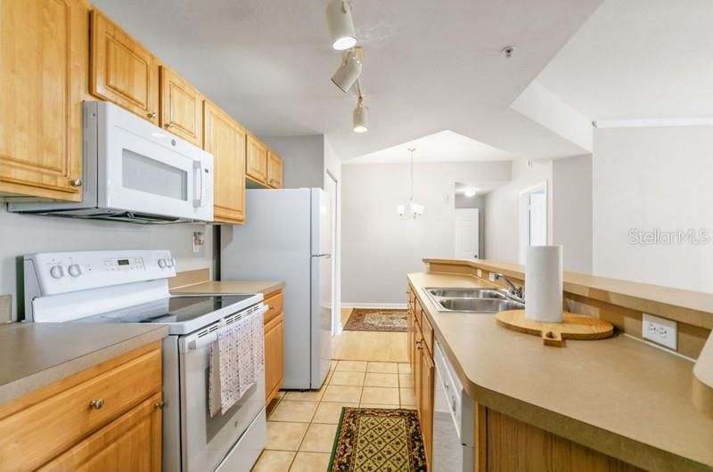 En Venta: $230,000 (2 camas, 2 baños, 1085 Pies cuadrados)