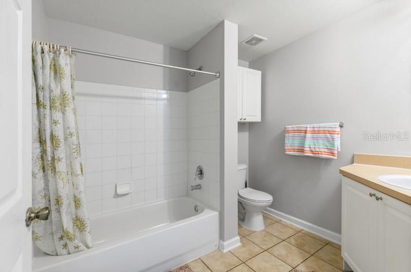 En Venta: $230,000 (2 camas, 2 baños, 1085 Pies cuadrados)