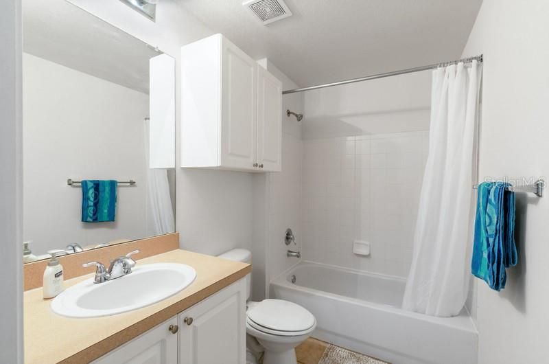 En Venta: $230,000 (2 camas, 2 baños, 1085 Pies cuadrados)