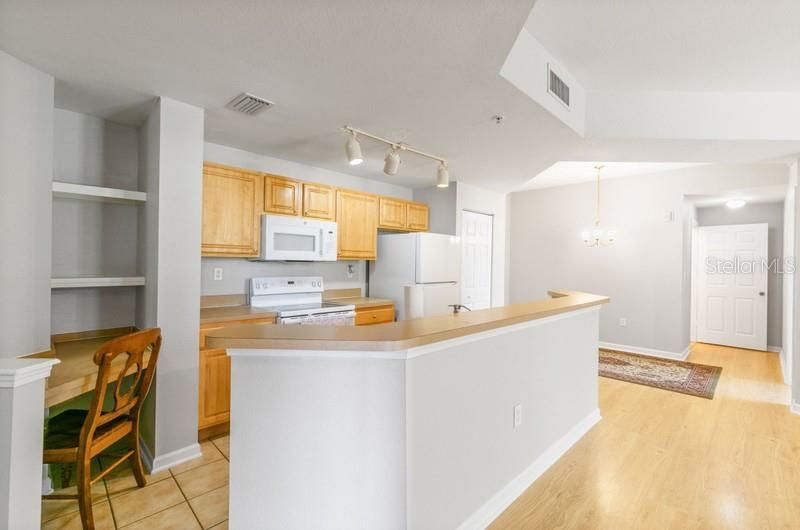 En Venta: $230,000 (2 camas, 2 baños, 1085 Pies cuadrados)