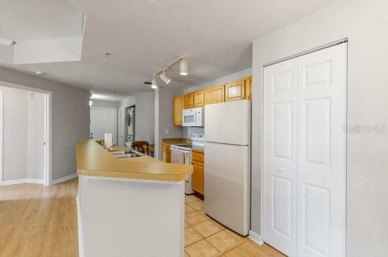 En Venta: $230,000 (2 camas, 2 baños, 1085 Pies cuadrados)