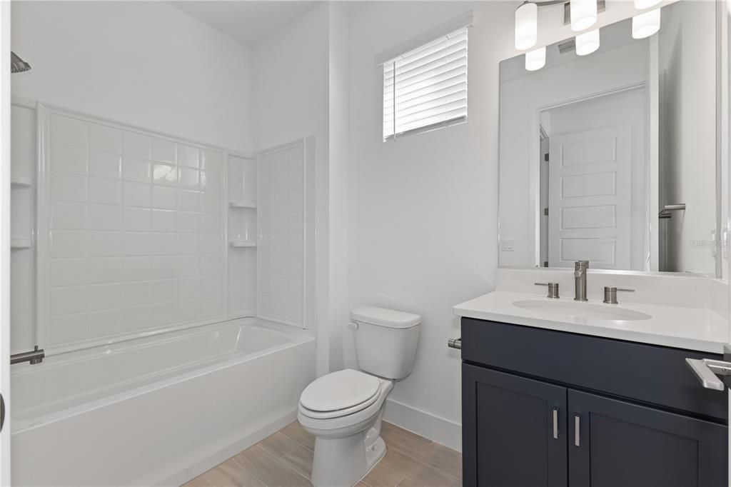 Activo con contrato: $318,025 (2 camas, 2 baños, 1709 Pies cuadrados)