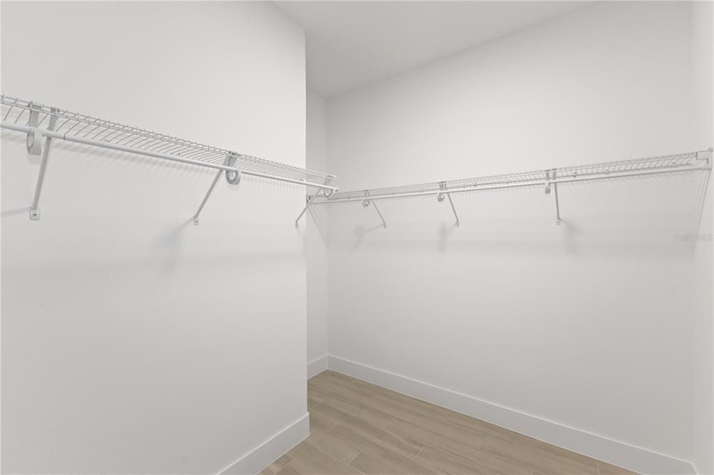 Activo con contrato: $318,025 (2 camas, 2 baños, 1709 Pies cuadrados)