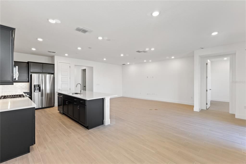 Activo con contrato: $318,025 (2 camas, 2 baños, 1709 Pies cuadrados)