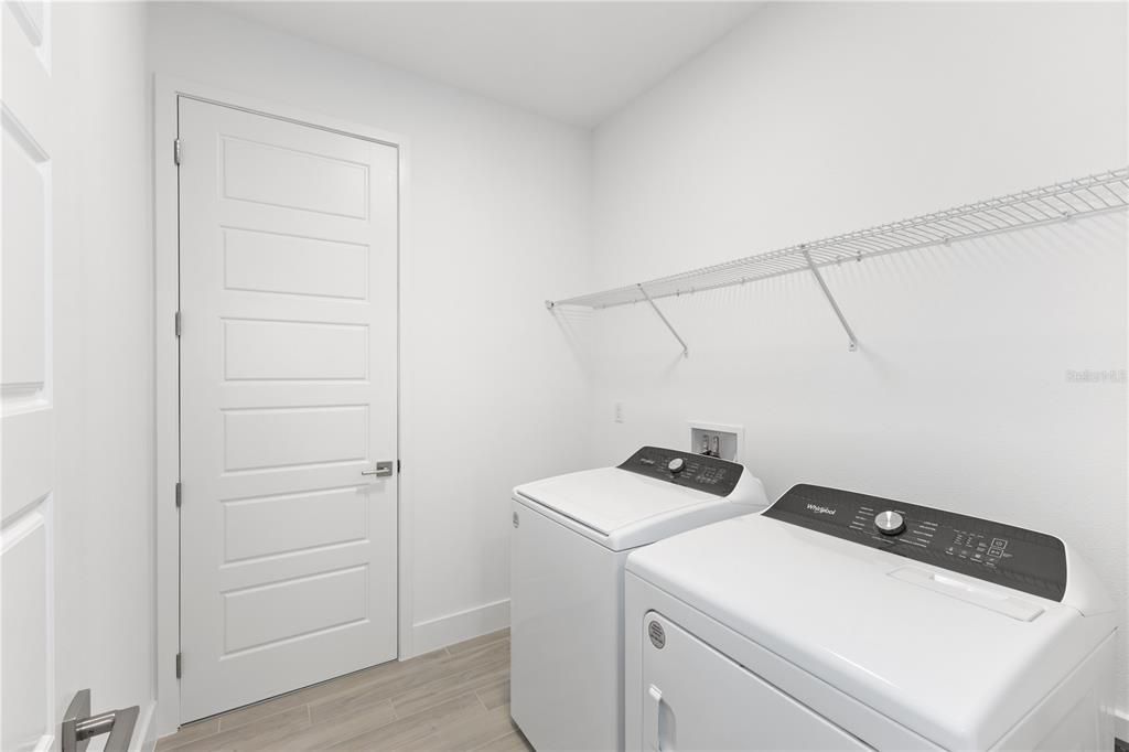 Activo con contrato: $318,025 (2 camas, 2 baños, 1709 Pies cuadrados)