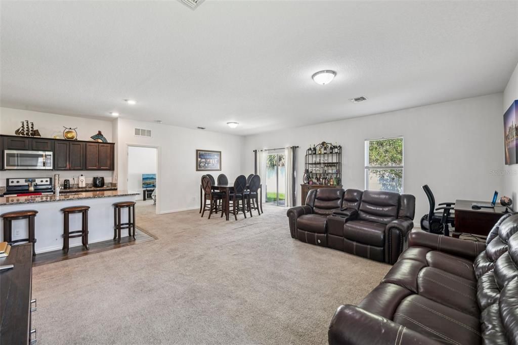 待售: $435,000 (4 贝兹, 2 浴室, 1926 平方英尺)