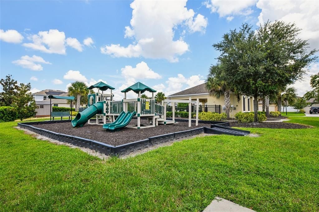 待售: $435,000 (4 贝兹, 2 浴室, 1926 平方英尺)