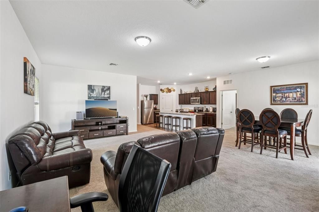 待售: $435,000 (4 贝兹, 2 浴室, 1926 平方英尺)