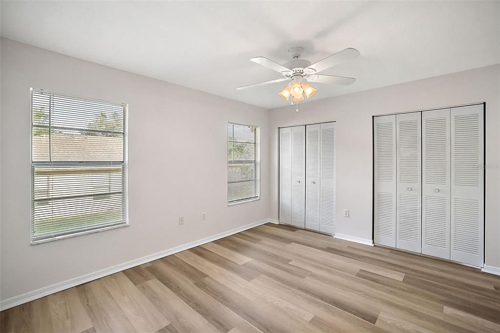 На продажу: $210,000 (2 спален, 2 ванн, 1045 Квадратных фут)