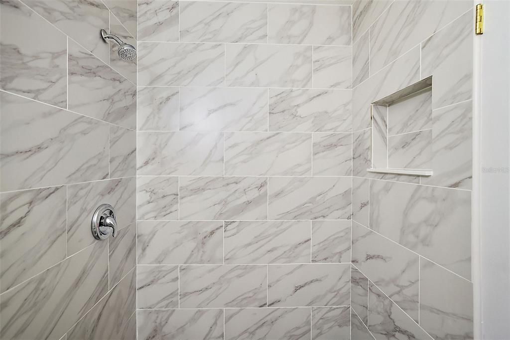 На продажу: $210,000 (2 спален, 2 ванн, 1045 Квадратных фут)