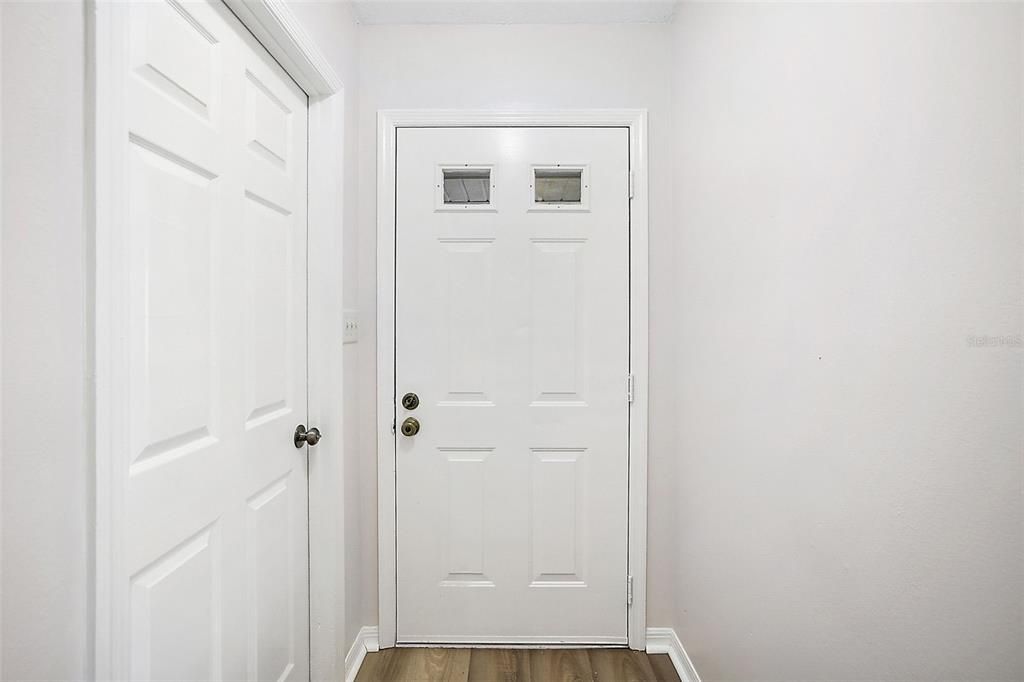 На продажу: $210,000 (2 спален, 2 ванн, 1045 Квадратных фут)