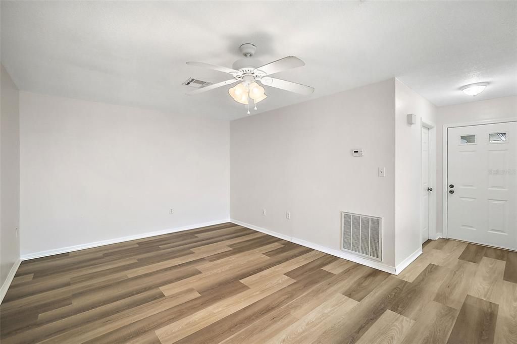 На продажу: $210,000 (2 спален, 2 ванн, 1045 Квадратных фут)