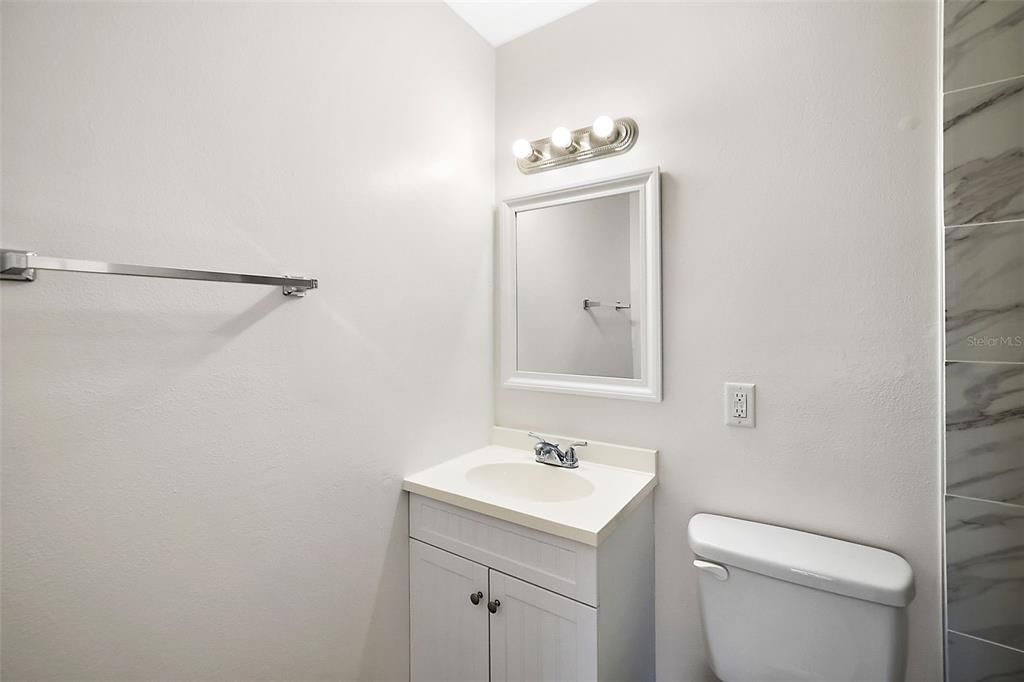 На продажу: $210,000 (2 спален, 2 ванн, 1045 Квадратных фут)