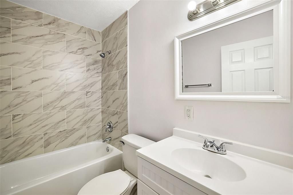 На продажу: $210,000 (2 спален, 2 ванн, 1045 Квадратных фут)