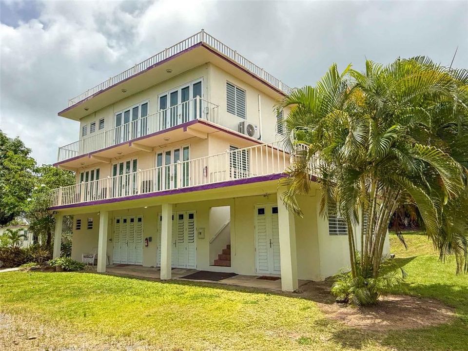 For Sale: $1,350,000 (15 beds, 12 baths, 8500 Square Feet)