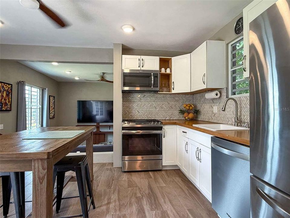 For Sale: $1,350,000 (15 beds, 12 baths, 8500 Square Feet)