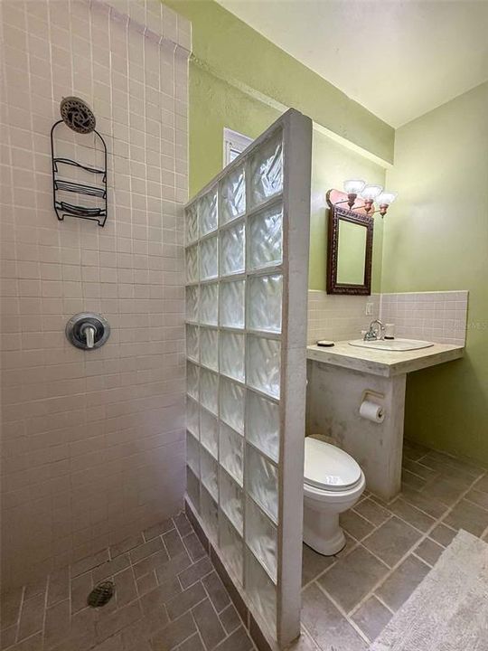 For Sale: $1,350,000 (15 beds, 12 baths, 8500 Square Feet)