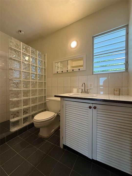 For Sale: $1,350,000 (15 beds, 12 baths, 8500 Square Feet)