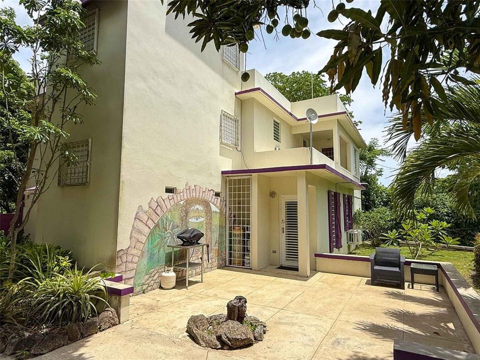 For Sale: $1,350,000 (15 beds, 12 baths, 8500 Square Feet)