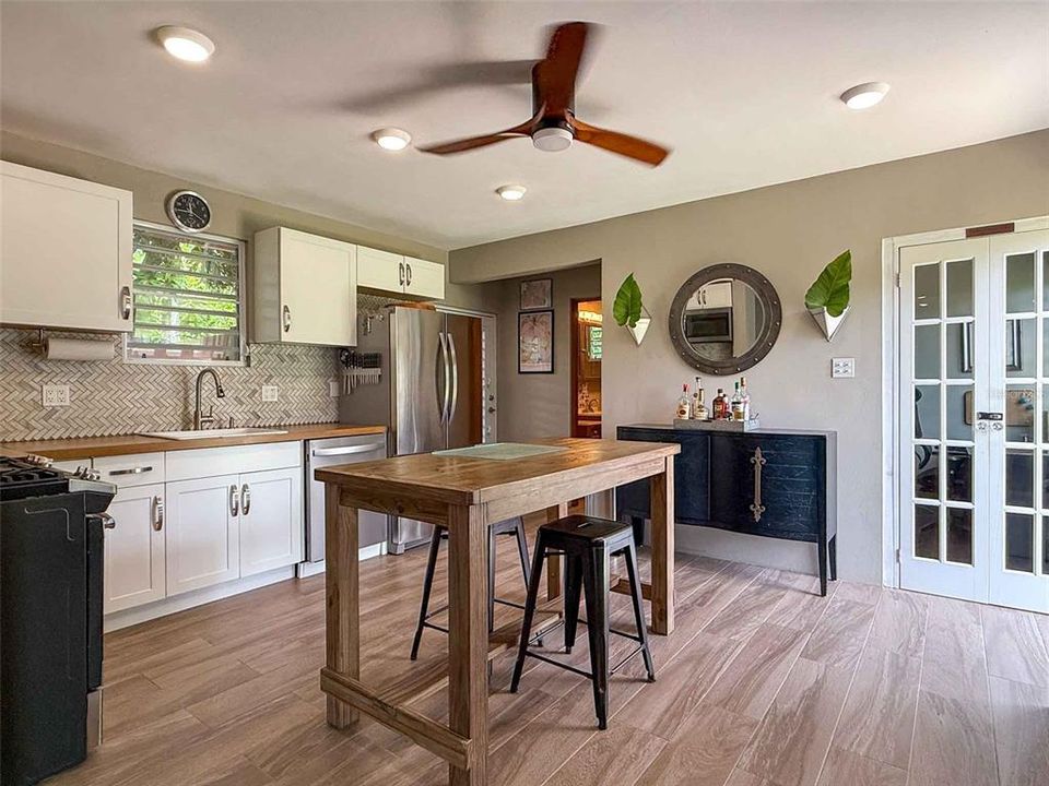 For Sale: $1,350,000 (15 beds, 12 baths, 8500 Square Feet)