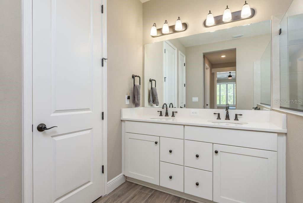 For Sale: $725,000 (4 beds, 4 baths, 3083 Square Feet)