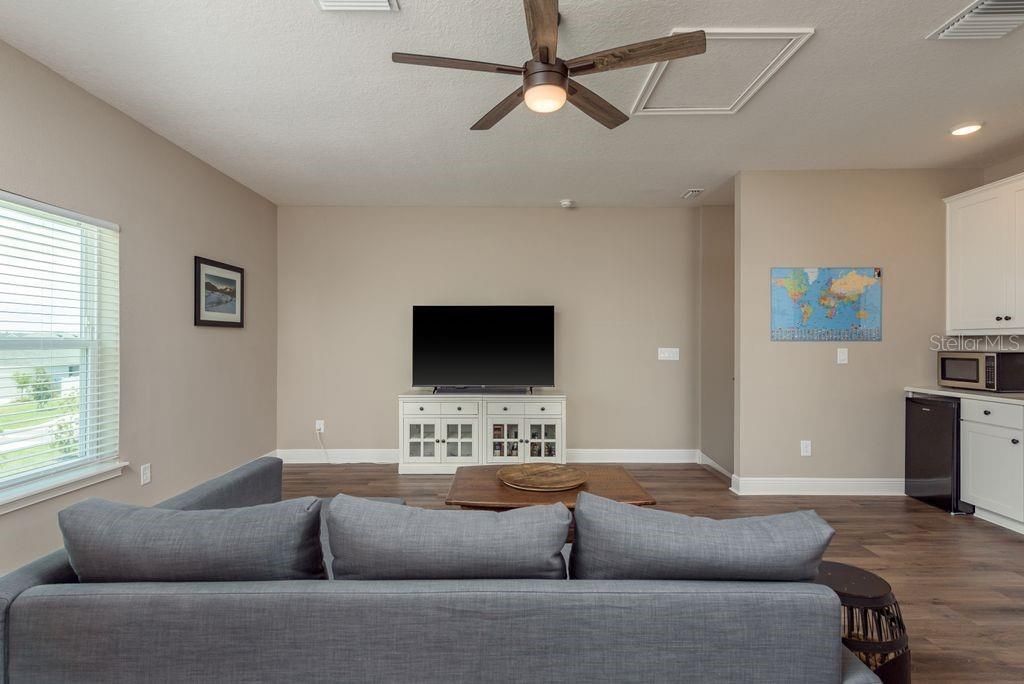 For Sale: $725,000 (4 beds, 4 baths, 3083 Square Feet)