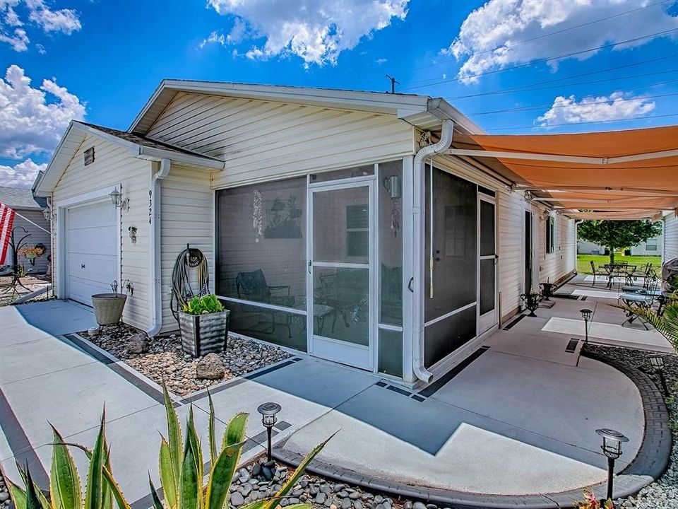 Active With Contract: $279,000 (2 beds, 2 baths, 1168 Square Feet)