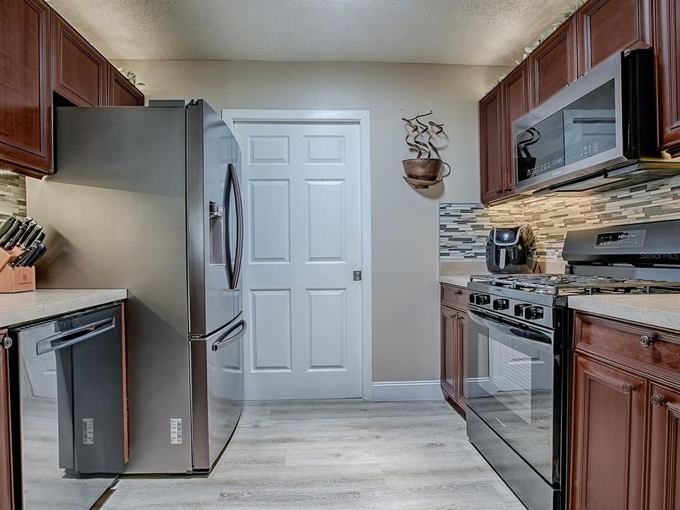 Active With Contract: $279,000 (2 beds, 2 baths, 1168 Square Feet)