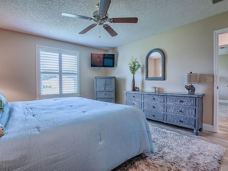 Active With Contract: $279,000 (2 beds, 2 baths, 1168 Square Feet)