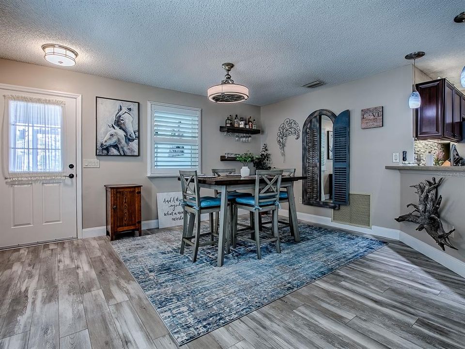 Active With Contract: $279,000 (2 beds, 2 baths, 1168 Square Feet)