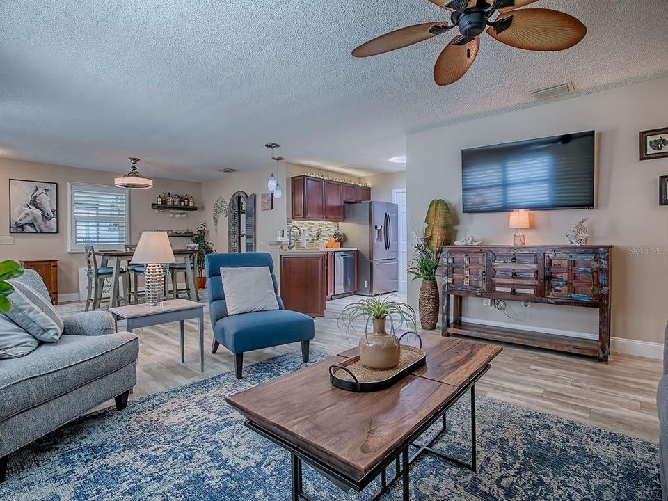 Active With Contract: $279,000 (2 beds, 2 baths, 1168 Square Feet)