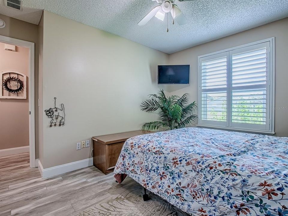 Active With Contract: $279,000 (2 beds, 2 baths, 1168 Square Feet)