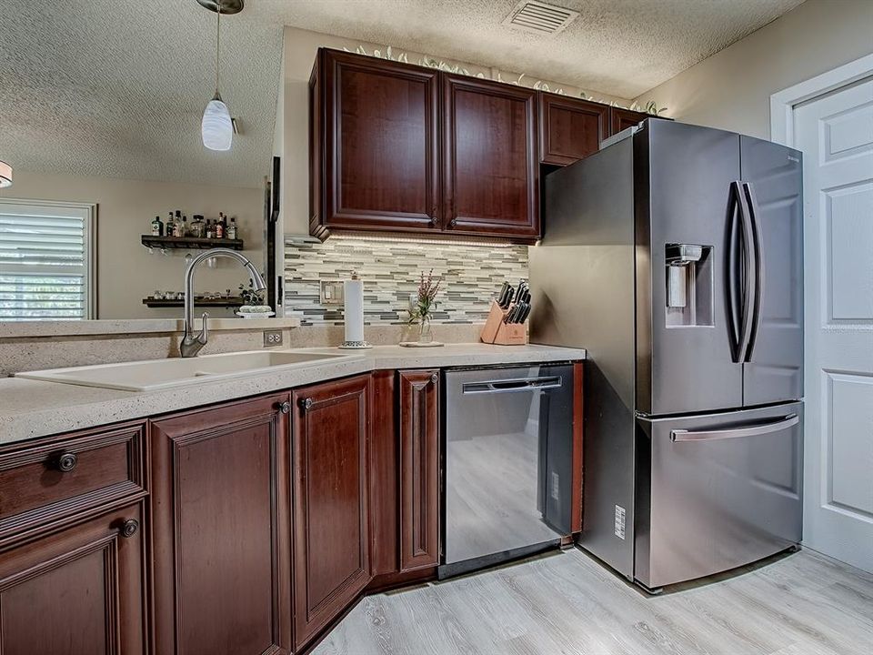 Active With Contract: $279,000 (2 beds, 2 baths, 1168 Square Feet)