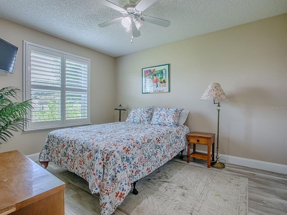 Active With Contract: $279,000 (2 beds, 2 baths, 1168 Square Feet)