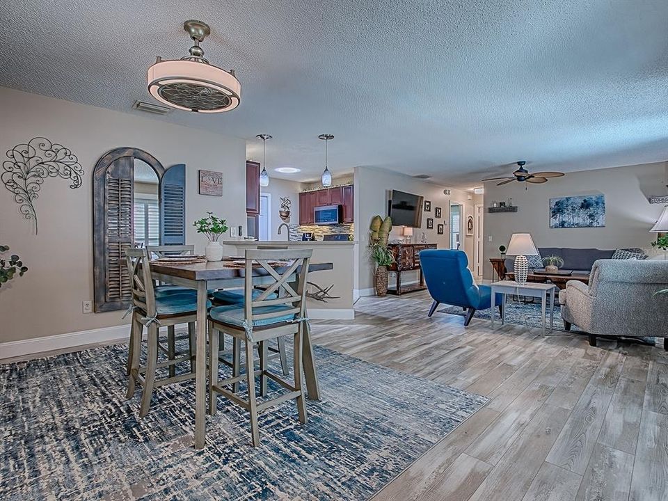 Active With Contract: $279,000 (2 beds, 2 baths, 1168 Square Feet)