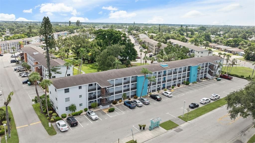 Под контрактом: $83,000 (1 спален, 1 ванн, 576 Квадратных фут)