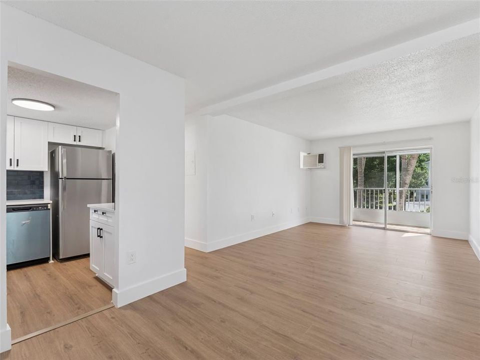 Под контрактом: $83,000 (1 спален, 1 ванн, 576 Квадратных фут)