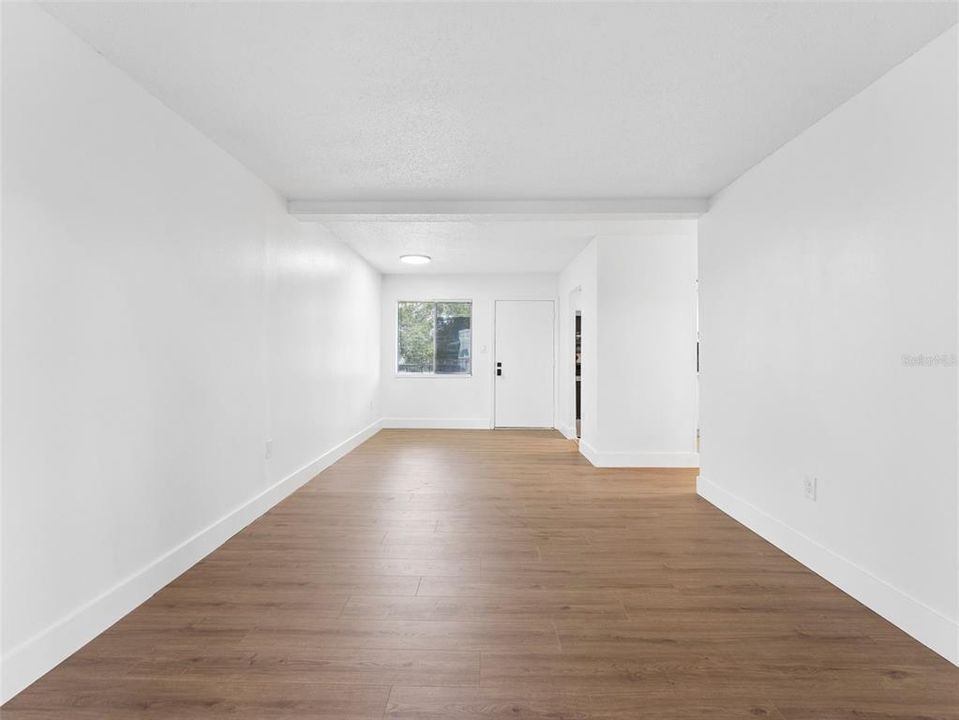 Под контрактом: $83,000 (1 спален, 1 ванн, 576 Квадратных фут)