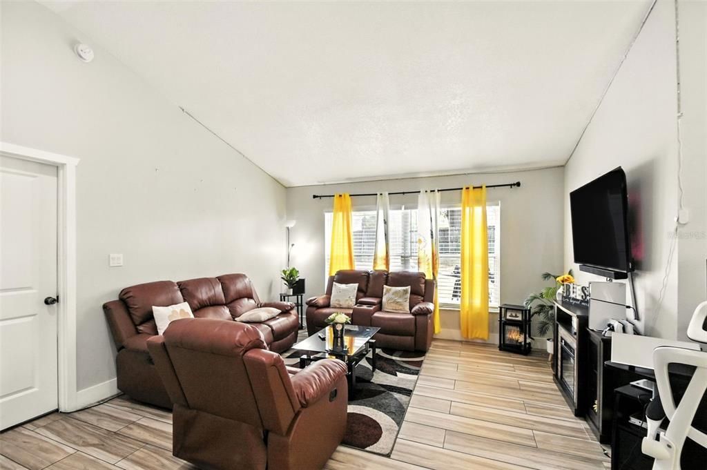 待售: $369,900 (3 贝兹, 2 浴室, 1699 平方英尺)