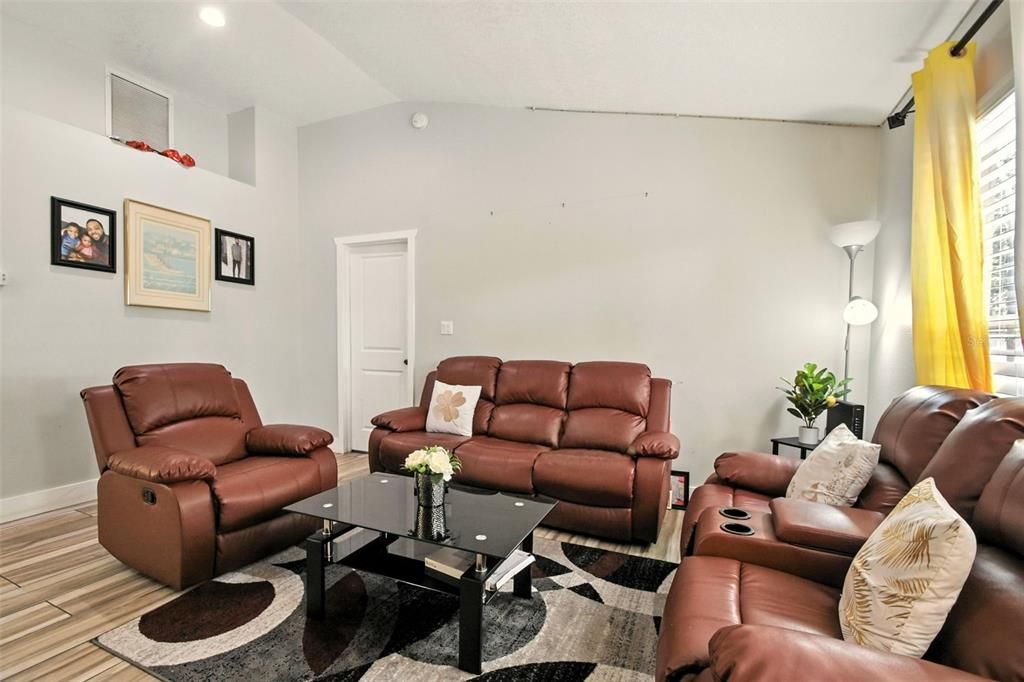 待售: $369,900 (3 贝兹, 2 浴室, 1699 平方英尺)