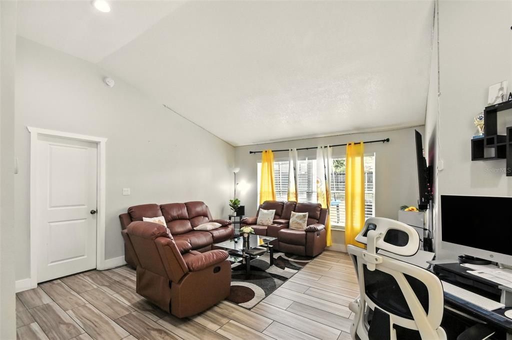 待售: $369,900 (3 贝兹, 2 浴室, 1699 平方英尺)