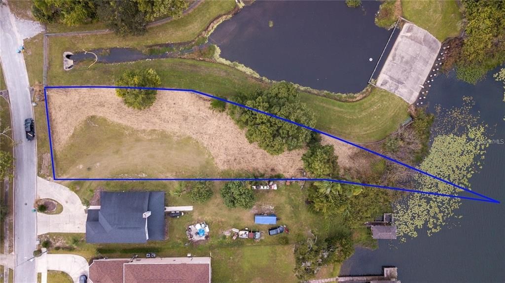 На продажу: $699,000 (0.46 acres)