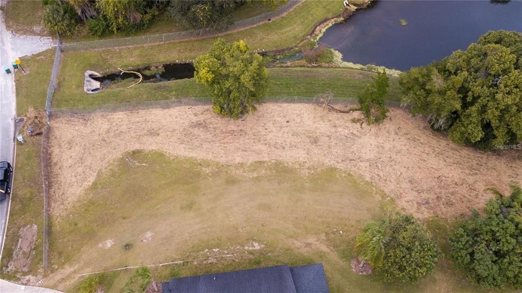 На продажу: $699,000 (0.46 acres)