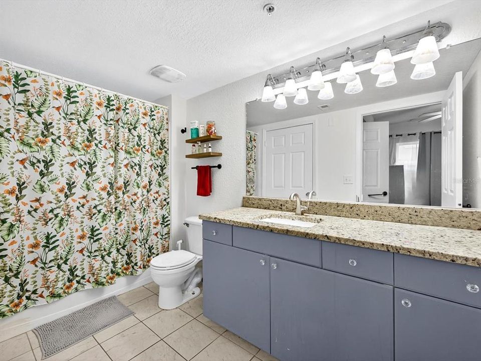 For Sale: $175,000 (1 beds, 1 baths, 667 Square Feet)