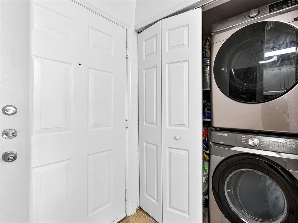 For Sale: $175,000 (1 beds, 1 baths, 667 Square Feet)