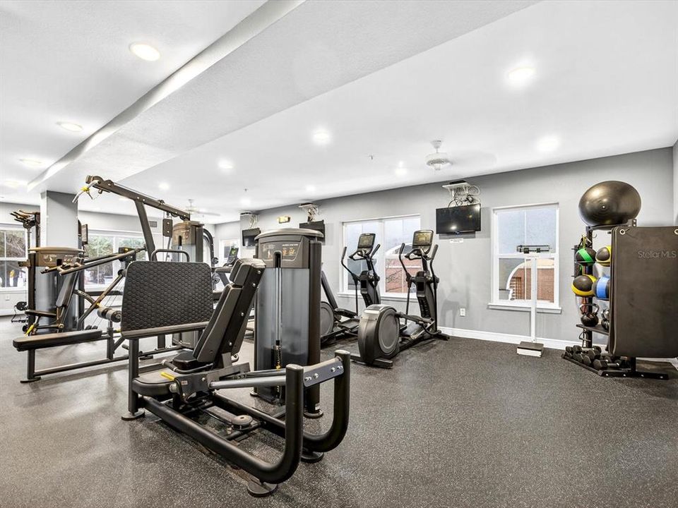 For Sale: $175,000 (1 beds, 1 baths, 667 Square Feet)